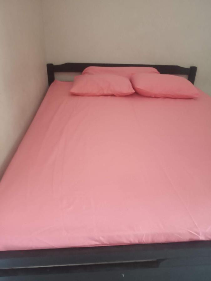 Kost Backpacker Hotell Sidoarjo Exteriör bild