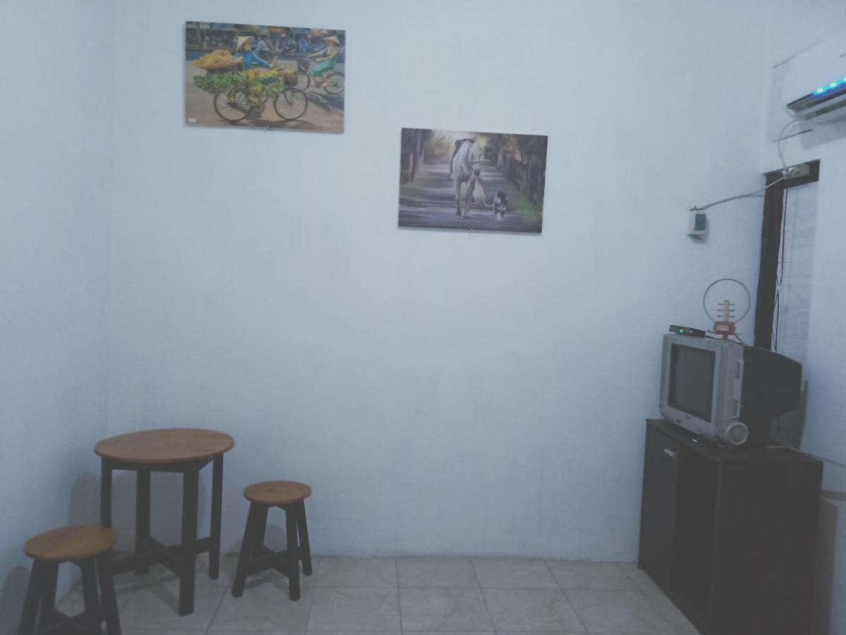 Kost Backpacker Hotell Sidoarjo Exteriör bild