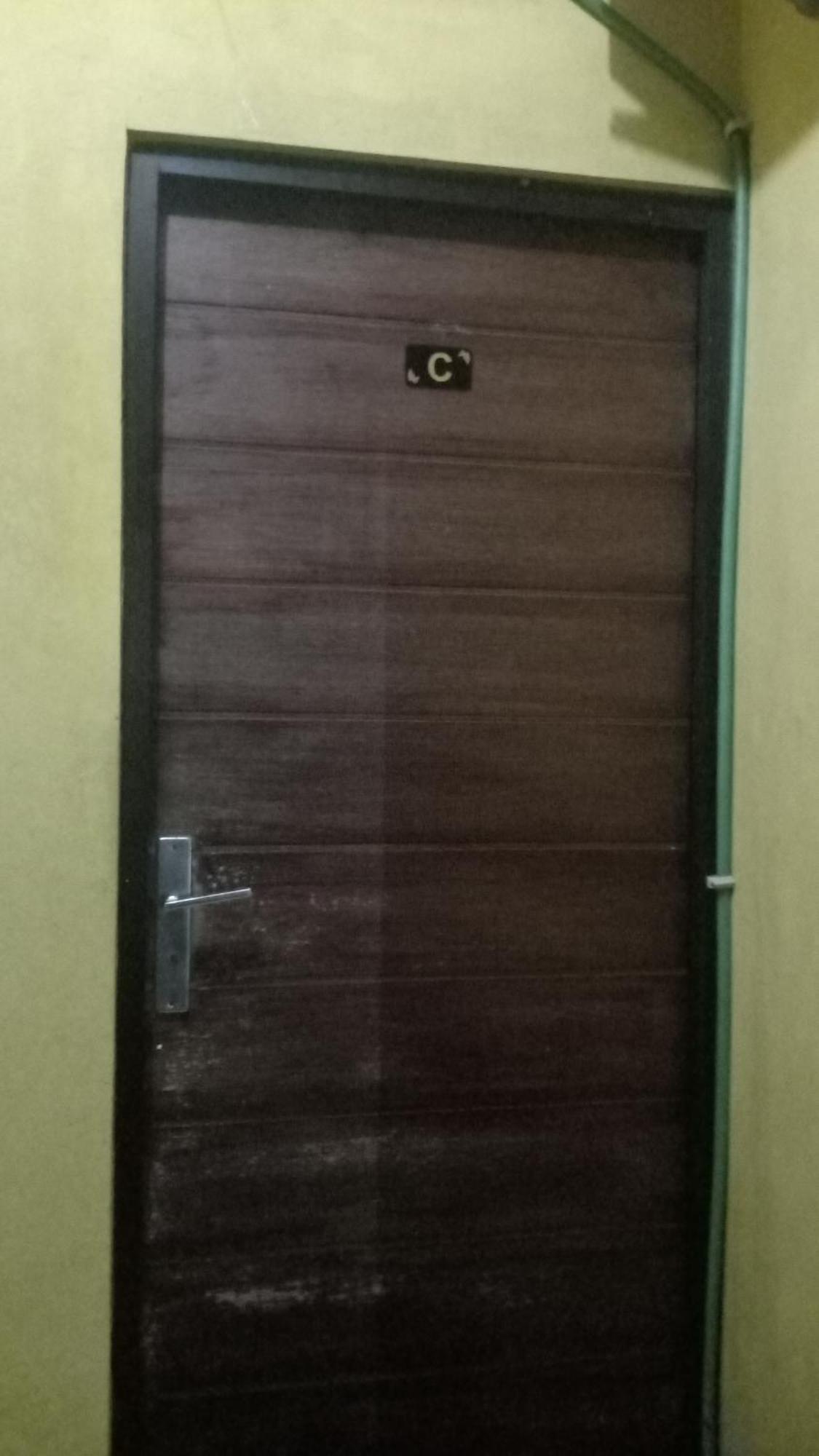 Kost Backpacker Hotell Sidoarjo Exteriör bild