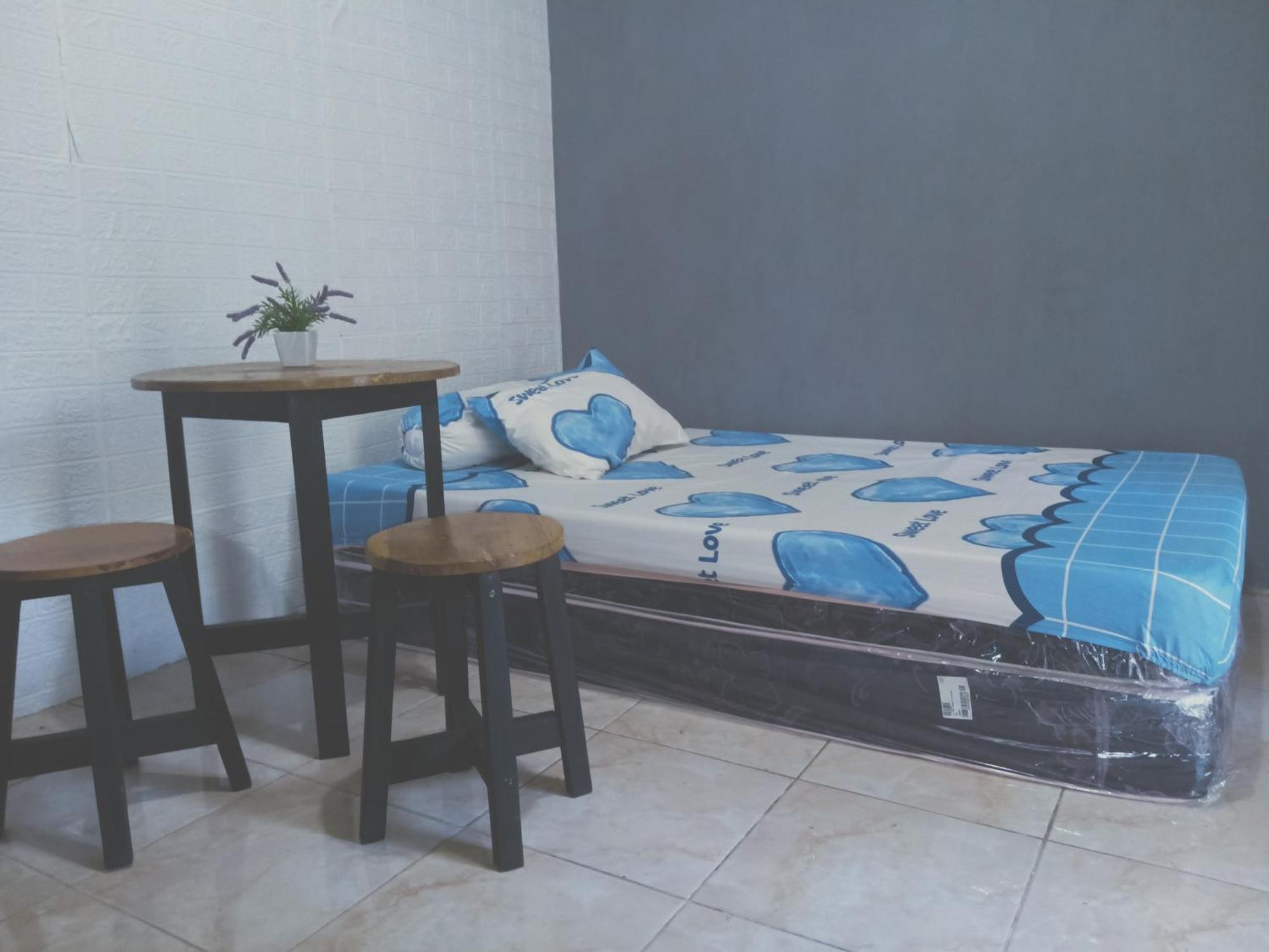 Kost Backpacker Hotell Sidoarjo Exteriör bild