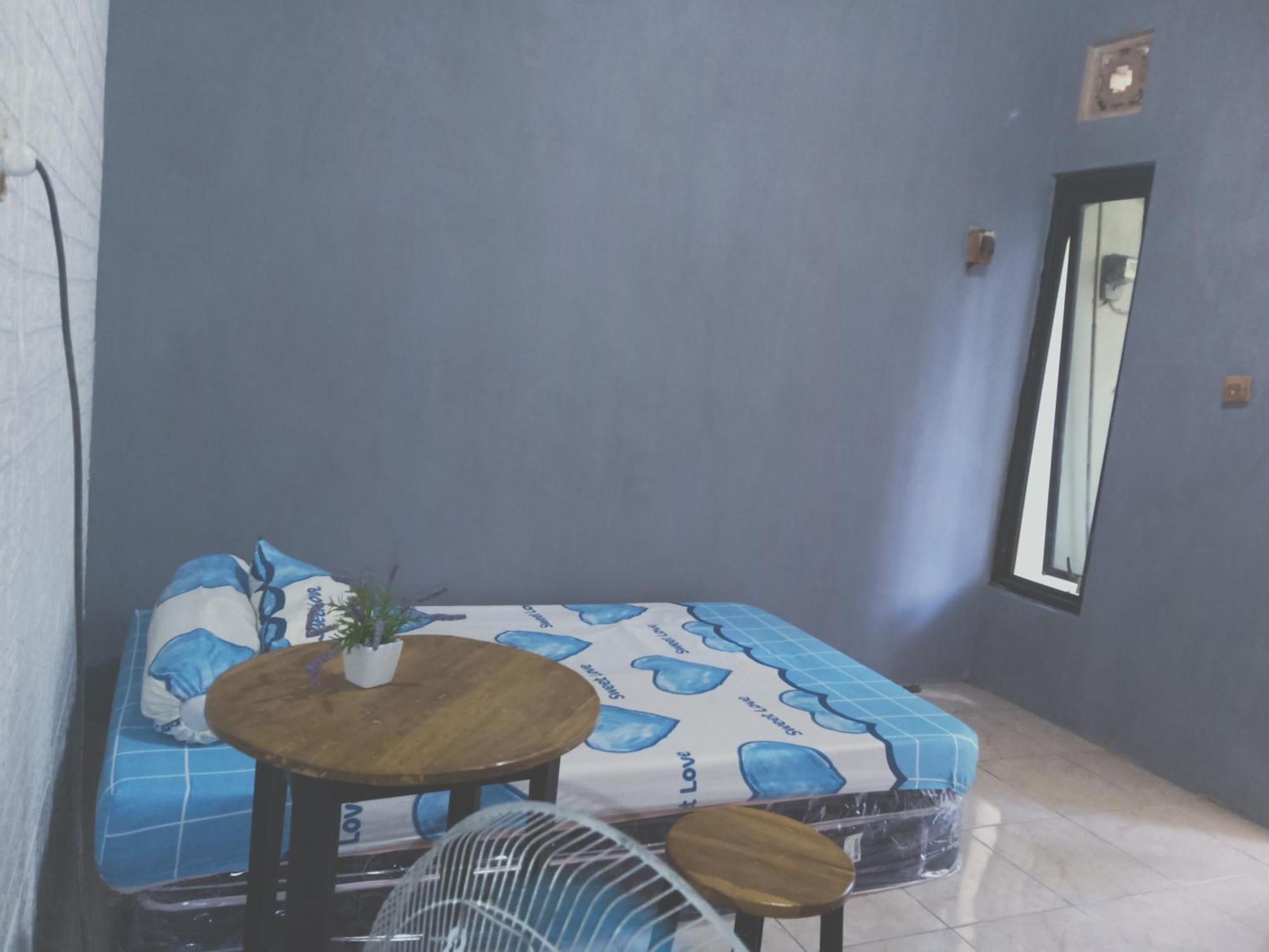 Kost Backpacker Hotell Sidoarjo Exteriör bild