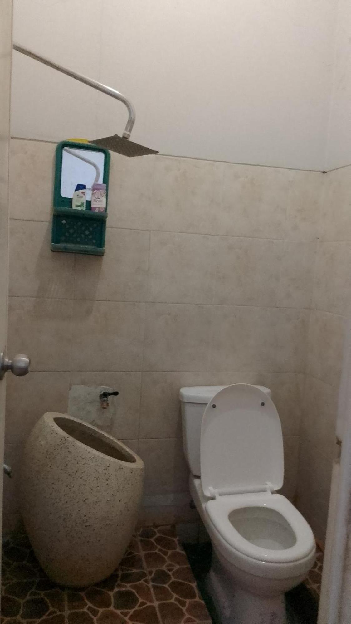 Kost Backpacker Hotell Sidoarjo Exteriör bild